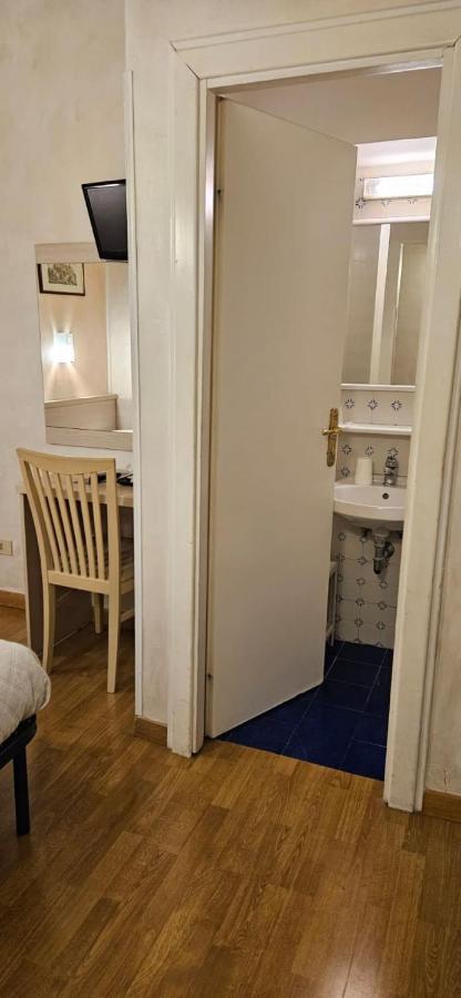 Economy Single Room Private Bathroom Shared shower