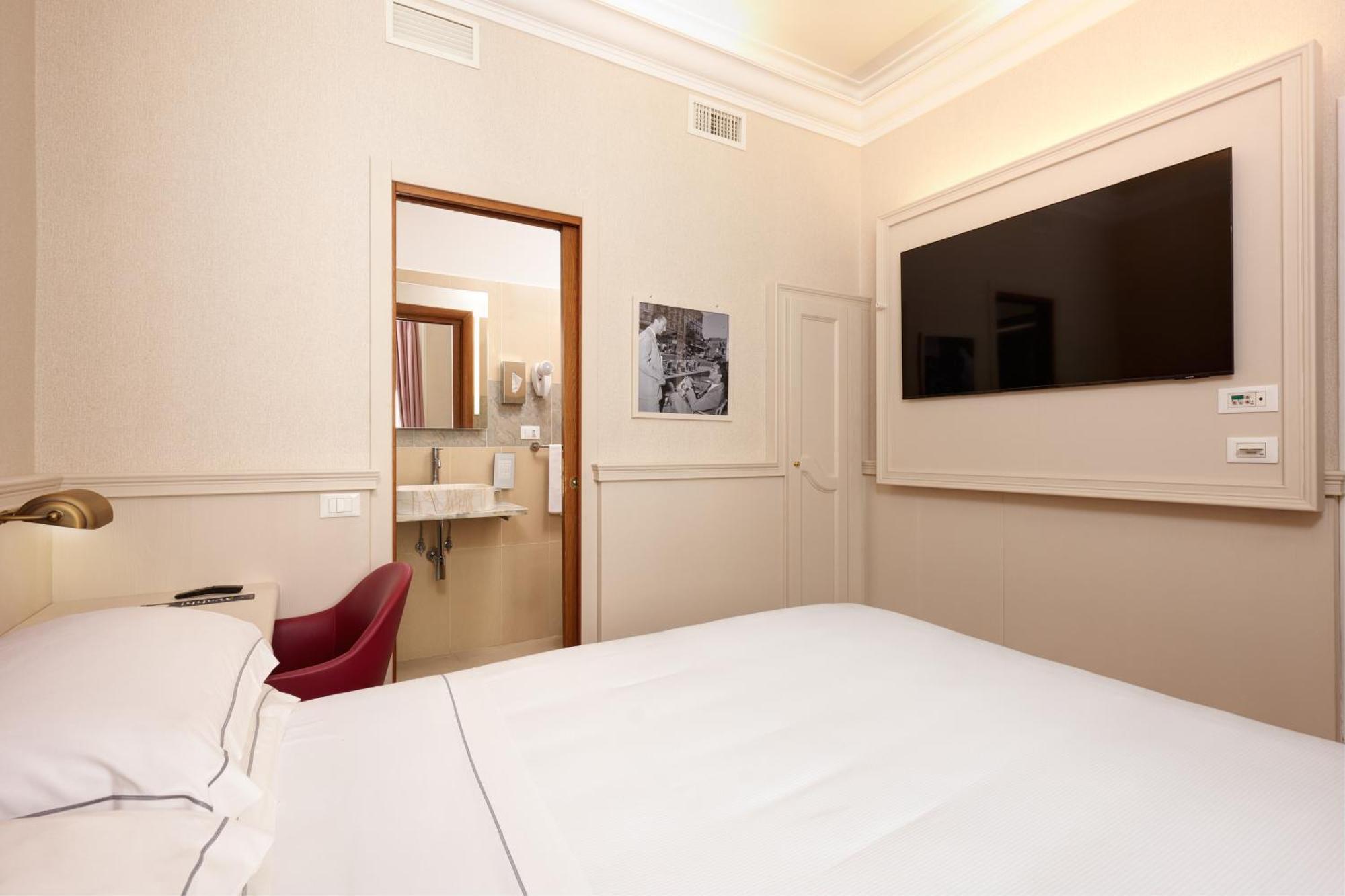 Superior Room 1 Double Bed 1 Single Bed 22Sqm Wifi