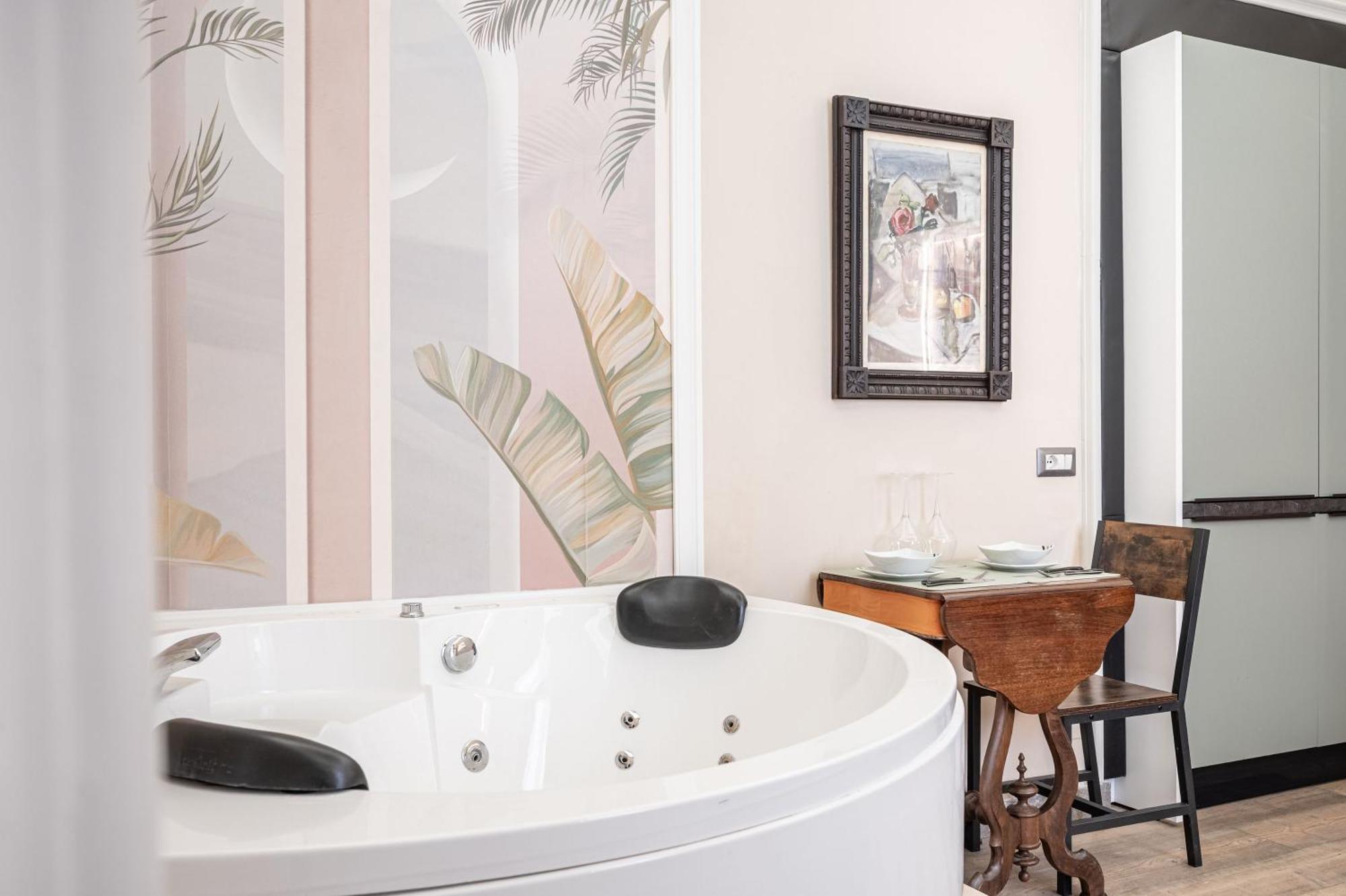 King Suite Spa Bath